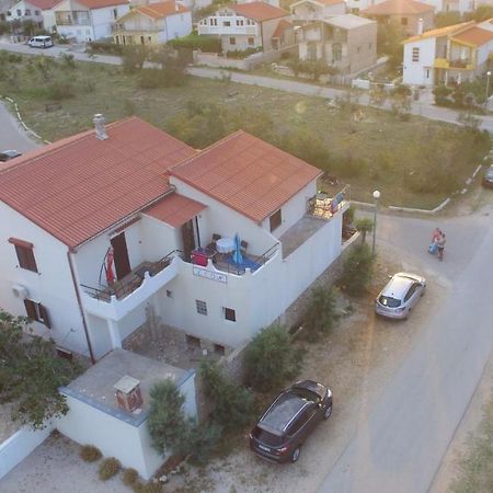 Ražanac Apartments Leon מראה חיצוני תמונה