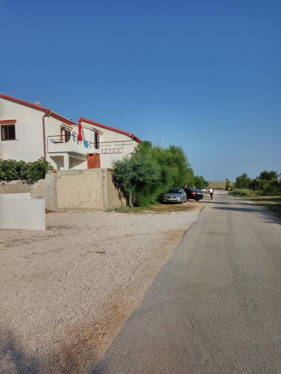 Ražanac Apartments Leon מראה חיצוני תמונה